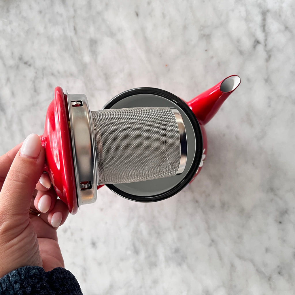 Tetera enlozada roja para té medio litro