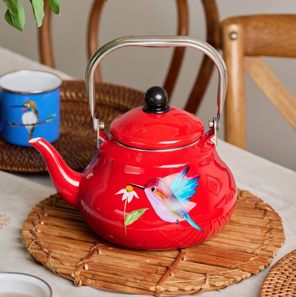 Tetera enlozada roja para agua
